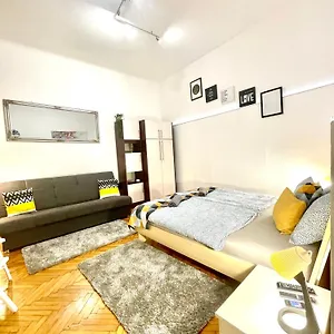 https://apt-small-cosy-near-the-famous-westend-city-center.inbudapesthotels.com